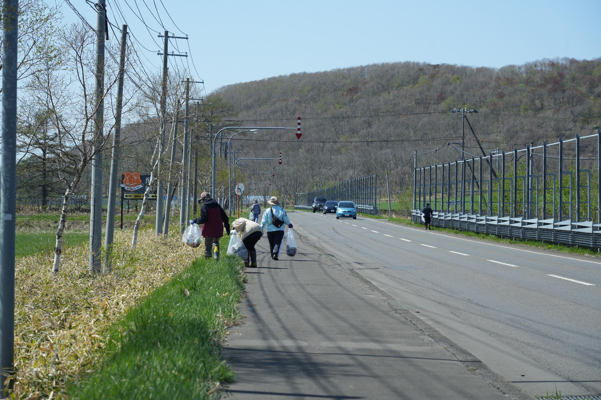 美しい村＝鶴居村！「ポイ捨てシャットアウト」村民一斉清掃が行われました。